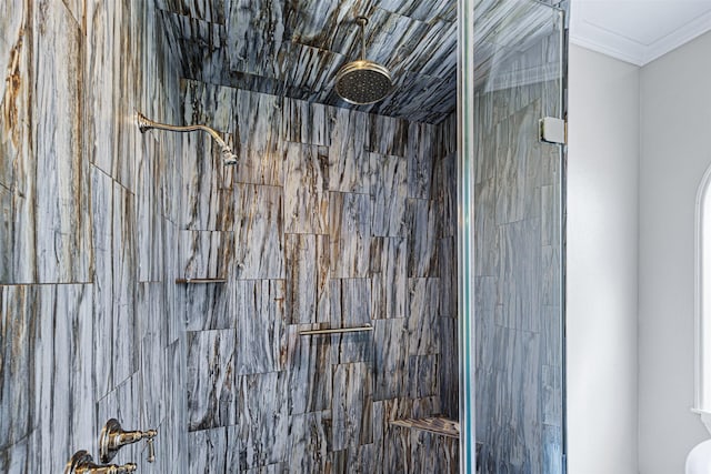 room details featuring tiled shower and ornamental molding