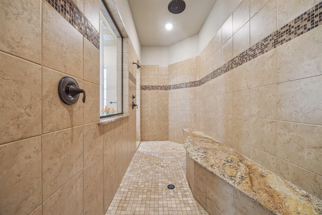 bathroom featuring a tile shower