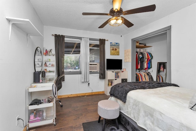 bedroom featuring ceiling fan, baseboards, a textured ceiling, and wood finished floors