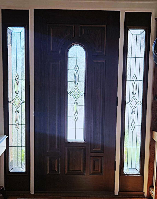 1107 Chesterwood Dr, Pearland, TX 77581 - foyer with healthy amount of natural light