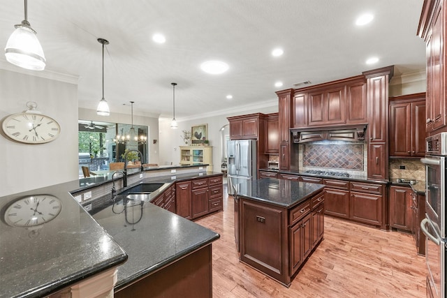 kitchen with visible vents, custom exhaust hood, a sink, stainless steel appliances, and a large island