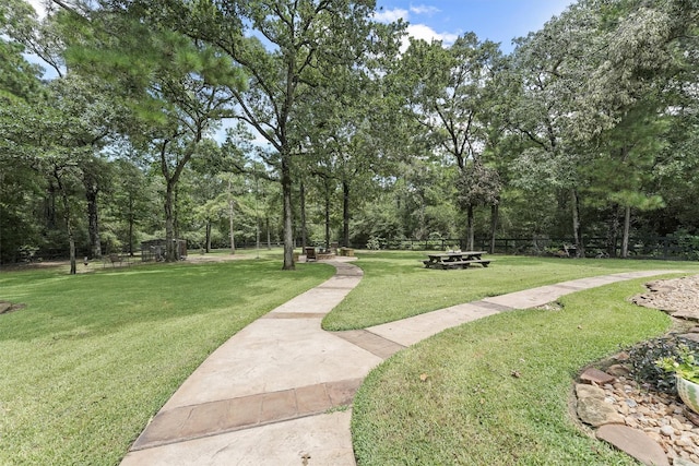 view of property's community featuring a yard