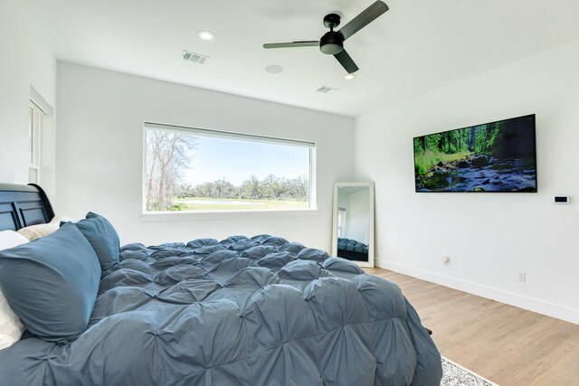 bedroom featuring recessed lighting, visible vents, baseboards, and light wood-style floors