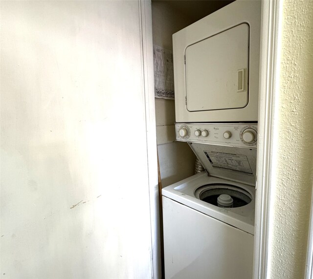 washroom with laundry area and stacked washing maching and dryer