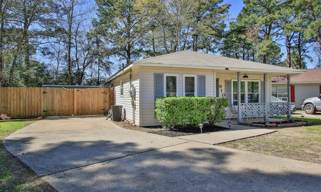 view of front of house with a gate, fence, and covered porch