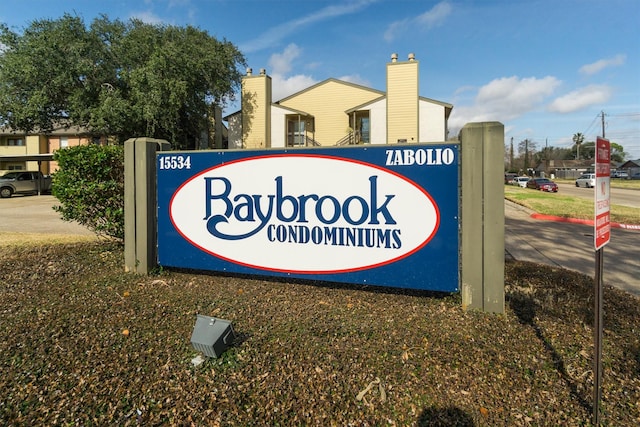 view of community / neighborhood sign