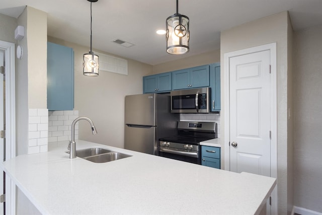 kitchen with blue cabinets, visible vents, a sink, stainless steel appliances, and a peninsula