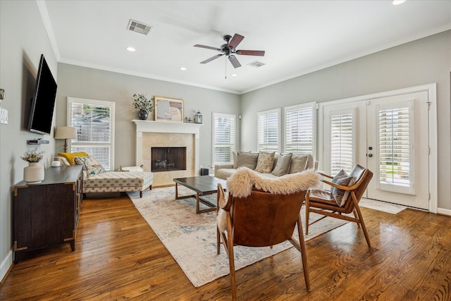 living room featuring visible vents, a healthy amount of sunlight, and wood finished floors