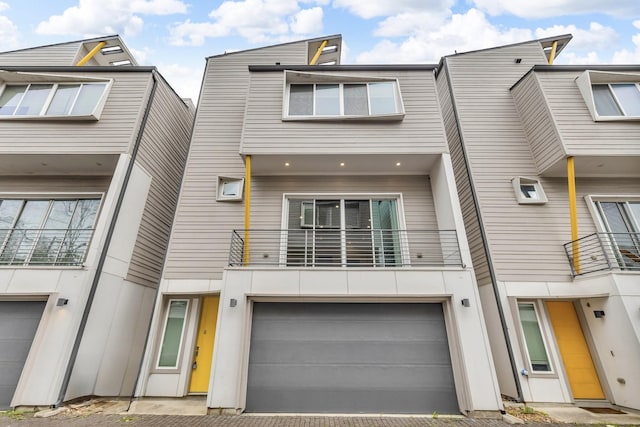 townhome / multi-family property featuring a garage