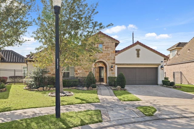 view of front facade with stucco siding, fence, concrete driveway, a front yard, and an attached garage