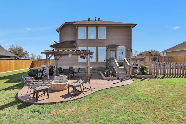 rear view of property featuring a patio area, an outdoor fire pit, a pergola, and a yard