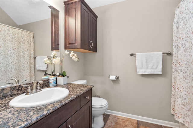 full bathroom featuring vanity, vaulted ceiling, toilet, and baseboards