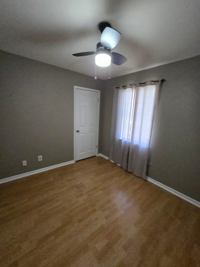 spare room featuring baseboards and a ceiling fan