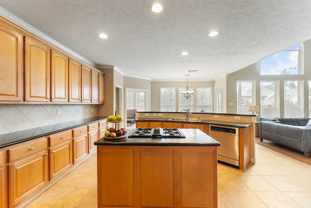 kitchen featuring gas cooktop, a kitchen island, decorative backsplash, dishwasher, and dark countertops