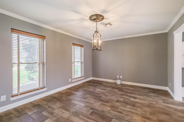 unfurnished room with a notable chandelier, baseboards, visible vents, and ornamental molding