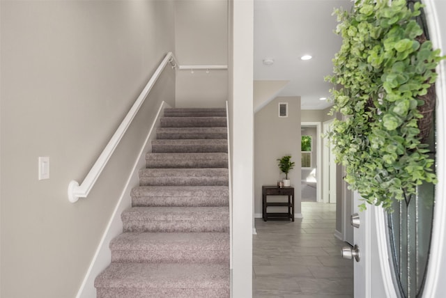 staircase featuring visible vents, recessed lighting, and baseboards