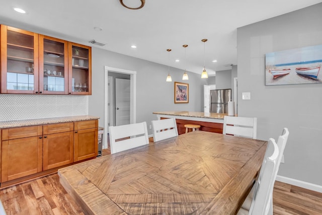 dining room with recessed lighting, visible vents, and light wood-style flooring