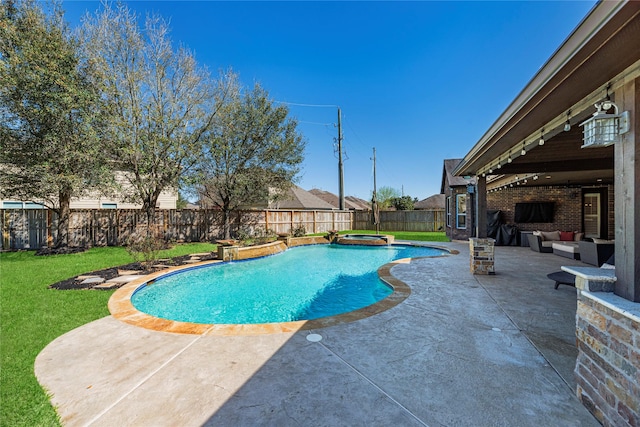 view of swimming pool with a pool with connected hot tub, a lawn, outdoor lounge area, a fenced backyard, and a patio