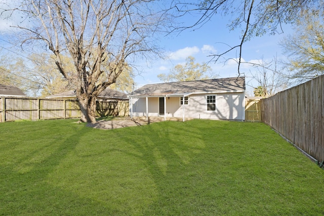 view of yard featuring a fenced backyard