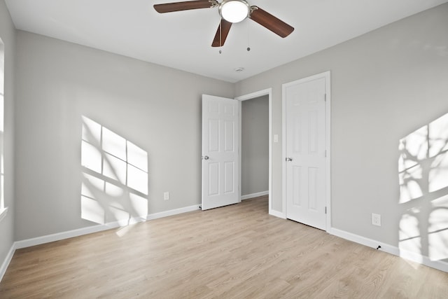 unfurnished room featuring light wood-style floors, baseboards, and ceiling fan