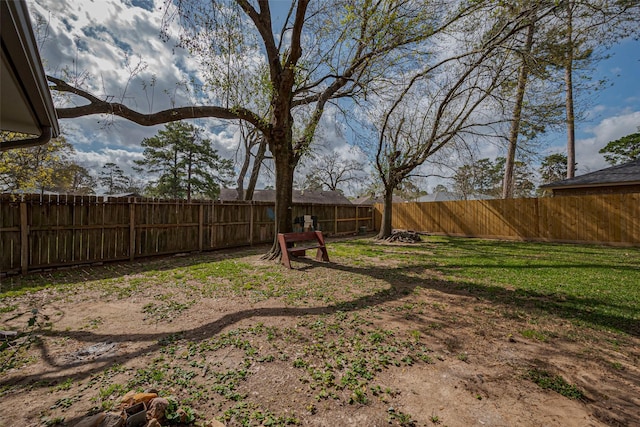 view of yard featuring a fenced backyard