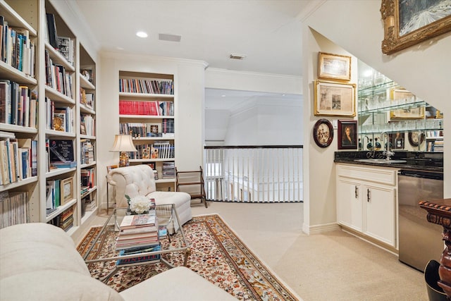 sitting room with recessed lighting, carpet flooring, crown molding, indoor wet bar, and baseboards