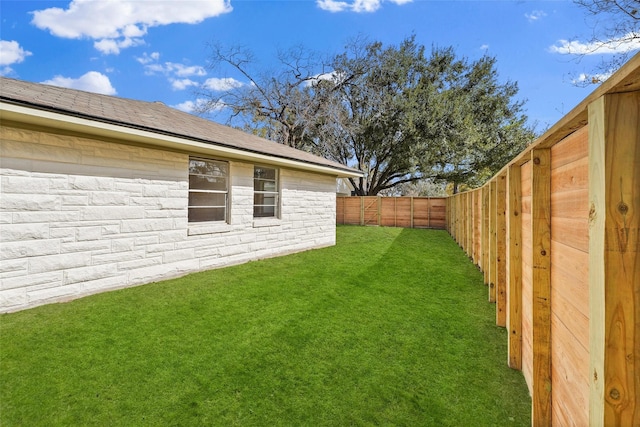 view of yard featuring a fenced backyard