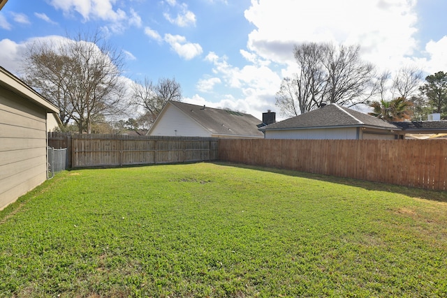 view of yard featuring a fenced backyard