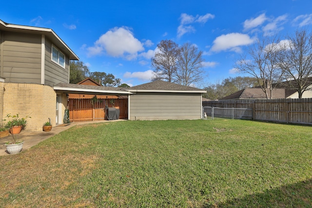 view of yard featuring a fenced backyard and a patio area