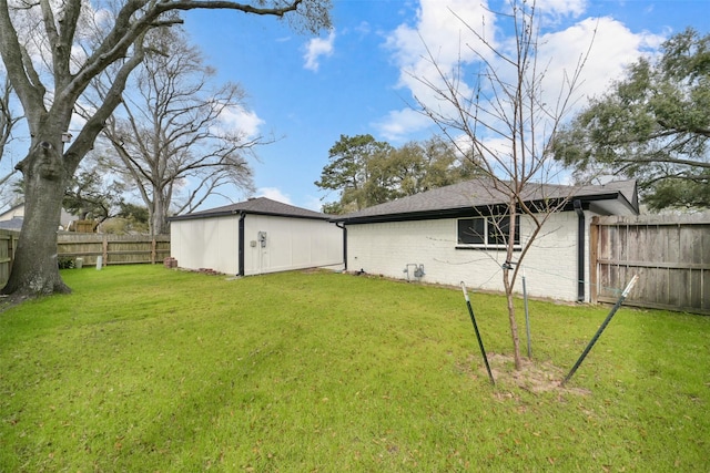 view of yard featuring an outdoor structure and a fenced backyard