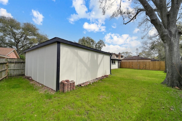 view of outdoor structure featuring an outbuilding and a fenced backyard