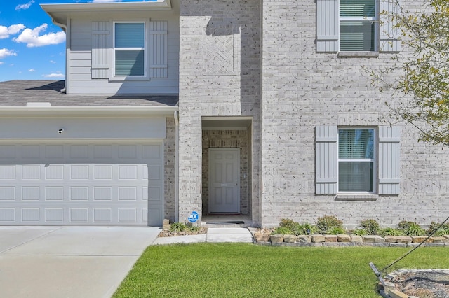 view of front of home featuring concrete driveway and a front yard