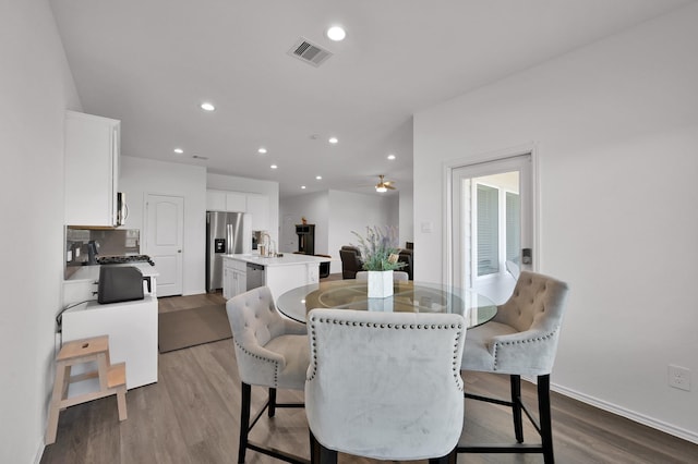 dining room featuring baseboards, visible vents, recessed lighting, ceiling fan, and dark wood-type flooring