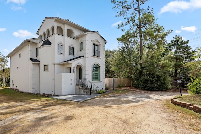 view of front of home featuring fence and stucco siding