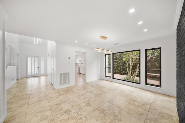 spare room featuring visible vents, recessed lighting, and baseboards