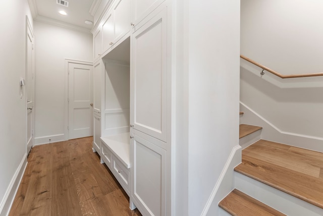 mudroom with visible vents, crown molding, baseboards, recessed lighting, and wood finished floors