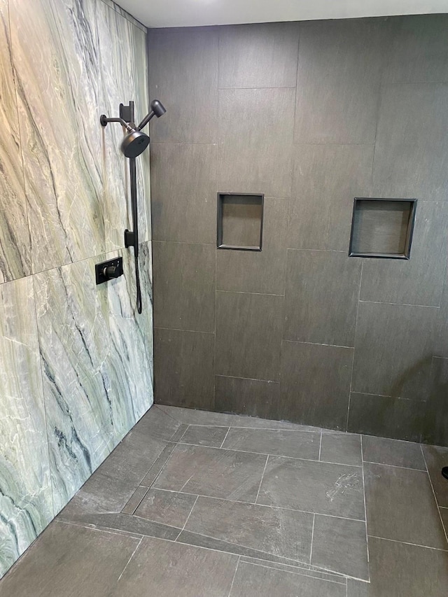 full bath featuring a tile shower