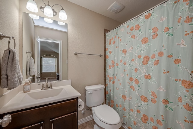 full bath featuring visible vents, toilet, a shower with curtain, vanity, and a textured wall