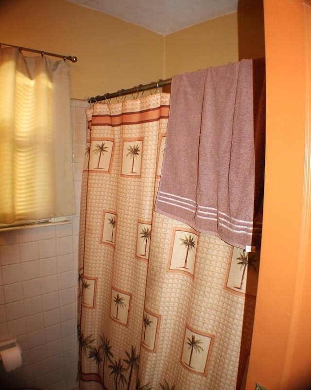 full bath featuring a shower with curtain