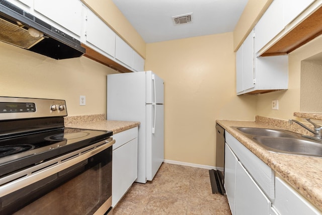 kitchen with visible vents, under cabinet range hood, a sink, freestanding refrigerator, and stainless steel range with electric cooktop