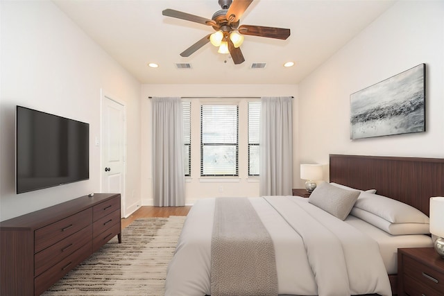 bedroom featuring recessed lighting, visible vents, light wood-style floors, and ceiling fan