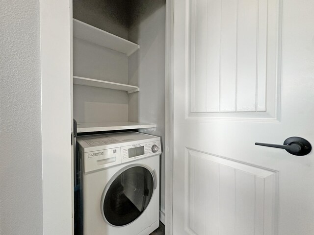 1040 Johnson Rd, Gilchrist, TX 77617 - laundry room with washer / dryer and laundry area