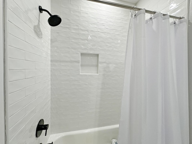 bathroom featuring shower / bath combo