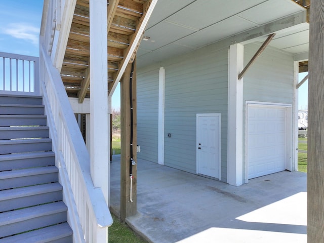 1040 Johnson Rd, Gilchrist, TX 77617 - view of staircase