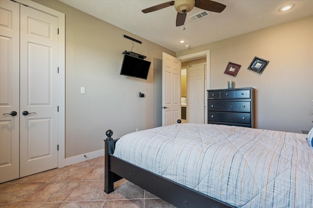 bedroom featuring a closet, visible vents, recessed lighting, and baseboards