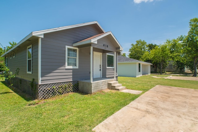 view of front of house with a front yard