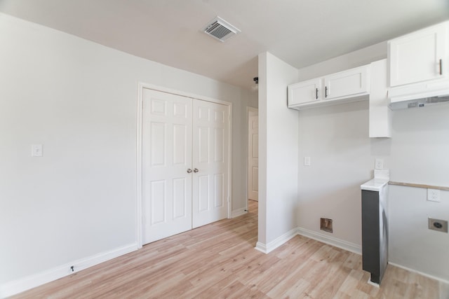 laundry room with light wood finished floors, visible vents, hookup for an electric dryer, and baseboards