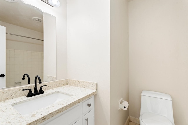 full bathroom with visible vents, toilet, and vanity