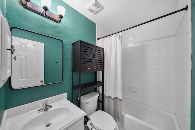 full bath with visible vents, vanity, toilet, and shower / tub combo with curtain