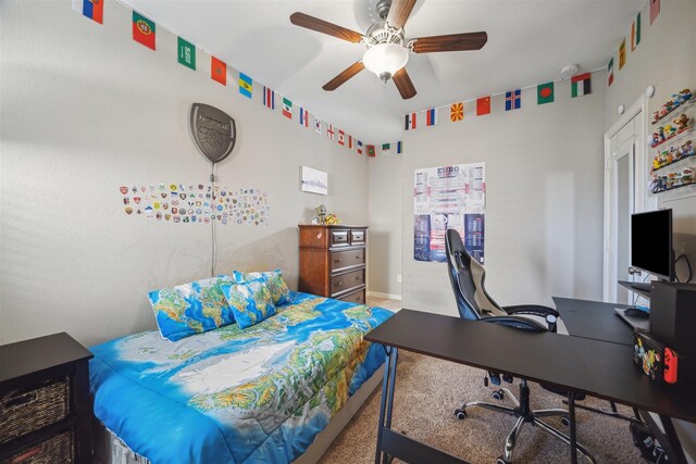 bedroom featuring ceiling fan and carpet